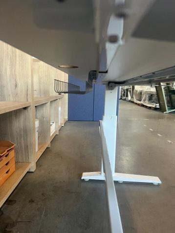 Actiforce zit-sta bureau met slinger 160x80xH70-120 cm, 14st - afbeelding 10 Actiforce zit-sta bureau met slinger 160x80xH70-120 cm, 14st - afbeelding 10