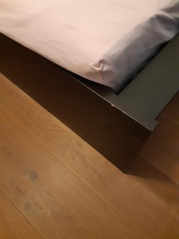 Stijlvol IKEA Bedframe met Hoofdbord, Matras, Lattenbodem... - afbeelding 10 Stijlvol IKEA Bedframe met Hoofdbord, Matras, Lattenbodem... - afbeelding 10