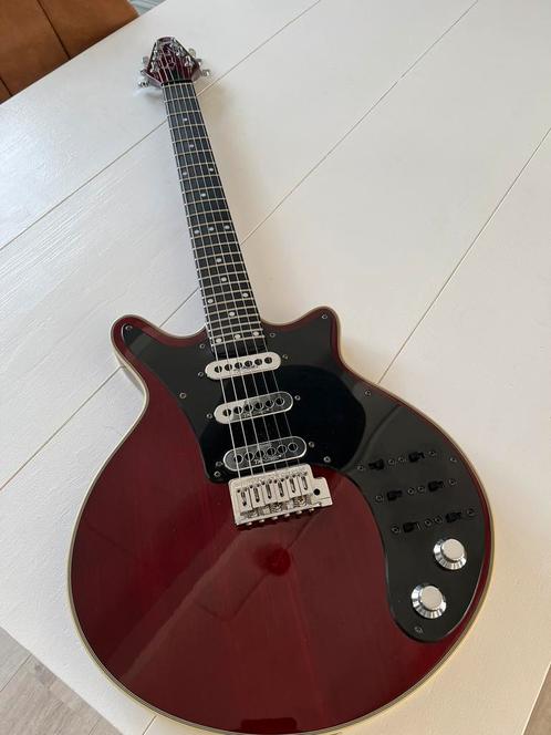 Burns Brian may Red special, Muziek en Instrumenten, Snaarinstrumenten | Gitaren | Elektrisch, Zo goed als nieuw, Semi-solid body