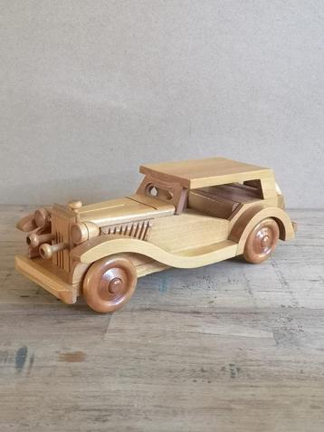 Handgemaakte houten auto