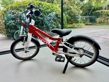 WOOM 2 Kinderfiets rood - incl WOOM spatbord/standaard/bel