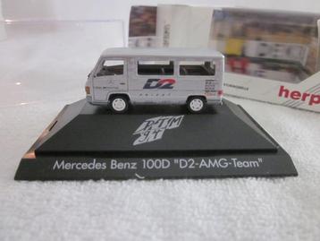 Herpa 1:87 Mercedes-Benz 100D D2 AMG Team in doos.