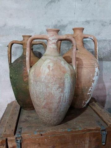 Oude antieke Turkse kruik oliekruik olijfkruik olijfpot