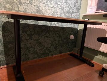 Bekant Ikea Bureau 140x60 - afbeelding 2 Bekant Ikea Bureau 140x60 - afbeelding 2