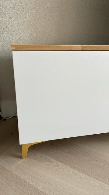 Ikea besta kast met eiken plank en pootjes - afbeelding 3 Ikea besta kast met eiken plank en pootjes - afbeelding 3