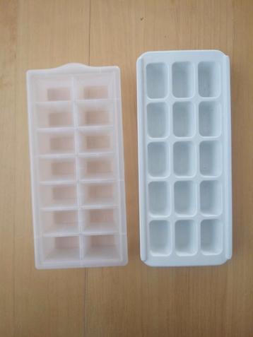 Twee ijsblokjesvormen 