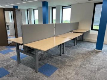 SET - 3 x Kinnarps Zit-sta Duo bureau, 1500 euro/set,32 sets - afbeelding 2 SET - 3 x Kinnarps Zit-sta Duo bureau, 1500 euro/set,32 sets - afbeelding 2