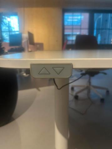 4 x IKEA Bekant elektrisch Zit-Sta Bureau 160x80 - afbeelding 2 4 x IKEA Bekant elektrisch Zit-Sta Bureau 160x80 - afbeelding 2