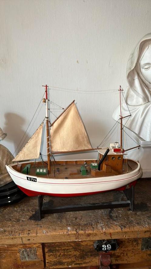 Grote oud houten model vissersboot / kotter  52 cm, Hobby en Vrije tijd, Modelbouw | Boten en Schepen, Ophalen of Verzenden