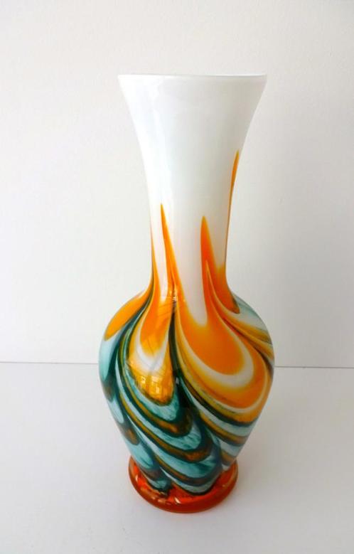Grote glazen vaas wit opaline oranje groen Florence 3455-g, Antiek en Kunst, Antiek | Glas en Kristal, Ophalen of Verzenden