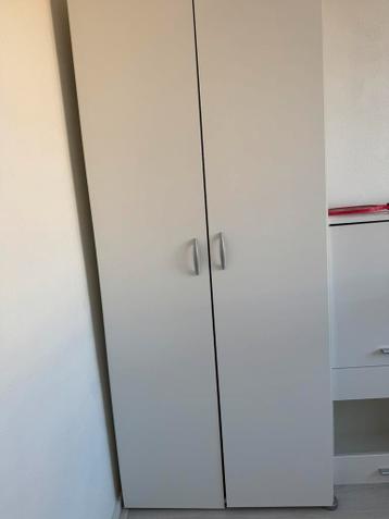 Mutiple waredrobes and beds are available in Rotterdam - afbeelding 2 Mutiple waredrobes and beds are available in Rotterdam - afbeelding 2