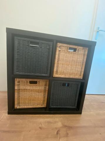Billy IKEA kast zwart met rieten manden - afbeelding 1 Billy IKEA kast zwart met rieten manden - afbeelding 1