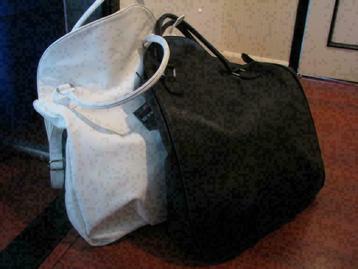 Nieuwe grote tas in de kleur zwart en wit.