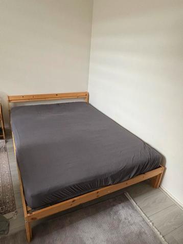 IKEA bed 140x200 cm – met frame, lattenbodem en matras - afbeelding 4 IKEA bed 140x200 cm – met frame, lattenbodem en matras - afbeelding 4