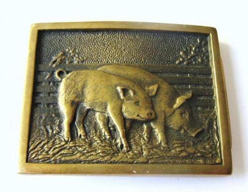 Gesp voor de boer, varkens, WOW !!! BTS Buckle Pig (6214-69), Antiek en Kunst, Curiosa en Brocante, Ophalen of Verzenden