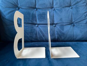 Boekensteunen B van Ikea - afbeelding 2 Boekensteunen B van Ikea - afbeelding 2