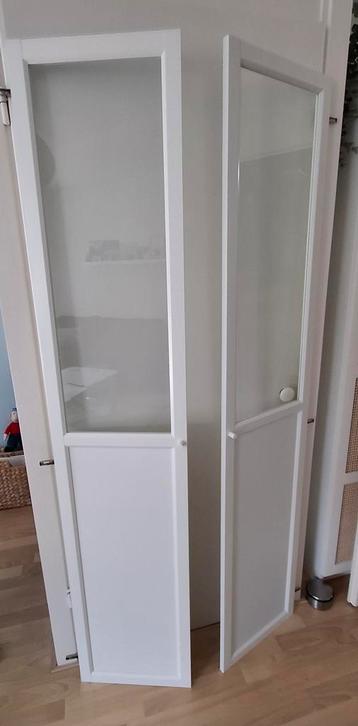 Ikea 2 paneeldeuren vitrinedeuren Oxberg Billy wit - afbeelding 2 Ikea 2 paneeldeuren vitrinedeuren Oxberg Billy wit - afbeelding 2