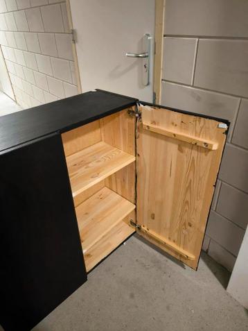 Zwart IKEA IVAR kastje met witte hairpin poten - afbeelding 2 Zwart IKEA IVAR kastje met witte hairpin poten - afbeelding 2