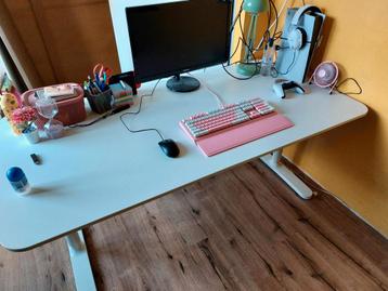 Wit Ikea bureau (Bekant) 160x80 - afbeelding 1 Wit Ikea bureau (Bekant) 160x80 - afbeelding 1