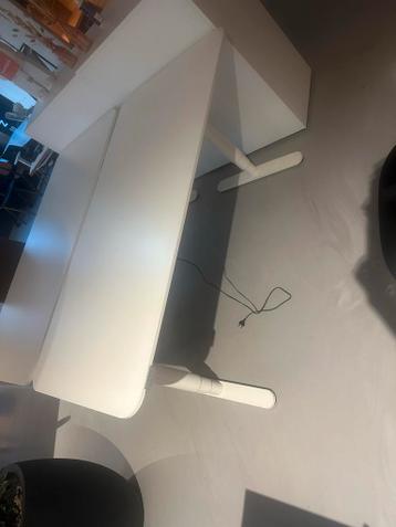 4 x IKEA Bekant elektrisch Zit-Sta Bureau 160x80 - afbeelding 1 4 x IKEA Bekant elektrisch Zit-Sta Bureau 160x80 - afbeelding 1