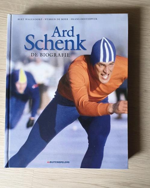 Boek De Buitenspelers Ard Schenk - De Biografie, Boeken, Sportboeken, Zo goed als nieuw, Balsport, Ophalen of Verzenden