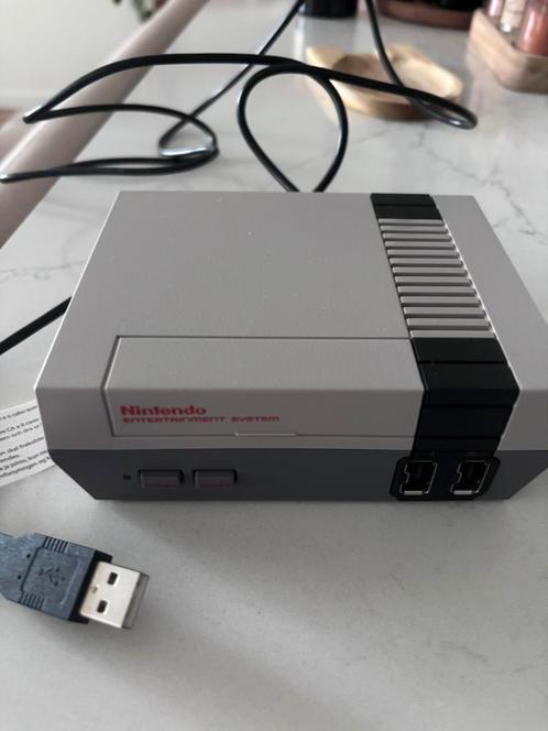 Retro mini NES (Nintendo), Spelcomputers en Games, Spelcomputers | Nintendo NES, Zo goed als nieuw, Met 1 controller, Ophalen of Verzenden
