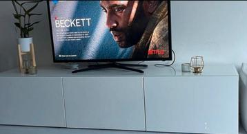 Ikea Besta TV Meubel wit met Glasplaat - afbeelding 2 Ikea Besta TV Meubel wit met Glasplaat - afbeelding 2