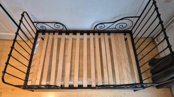 Meegroei zwart metalen bedframe Ikea - afbeelding 7 Meegroei zwart metalen bedframe Ikea - afbeelding 7