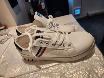 Nieuwe sneakers maat 45/46 wit