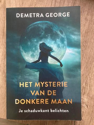 Het mysterie van de donkere maan - Demetra George