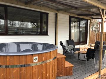 Hottub chalet op de Veluwe in Putten in de bossen