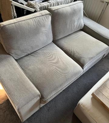 Grijze KIVIK IKEA bank + Poef - afbeelding 3 Grijze KIVIK IKEA bank + Poef - afbeelding 3