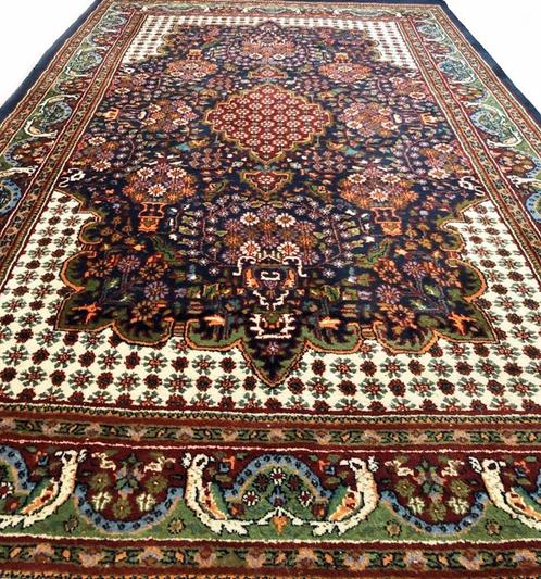 Perzisch tapijt handgeknoopt Ghom Oosters vloerkleed, Huis en Inrichting, Stoffering | Tapijten en Kleden, Zo goed als nieuw, 150 tot 200 cm