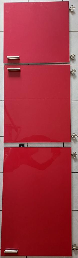 3 Ikea Faktum deuren/frontjes en paneel, rood hoogglans - afbeelding 1 3 Ikea Faktum deuren/frontjes en paneel, rood hoogglans - afbeelding 1