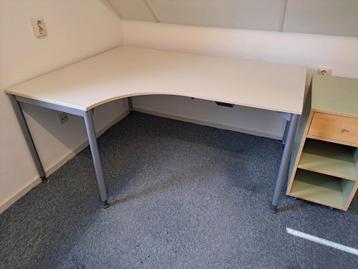 Ikea Effectiv Hoekbureau Wit - In hoogte verstelbaar - afbeelding 2 Ikea Effectiv Hoekbureau Wit - In hoogte verstelbaar - afbeelding 2