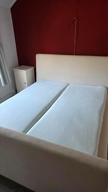 Tweepersoonsbed met elektrische lattenbodems - afbeelding 10 Tweepersoonsbed met elektrische lattenbodems - afbeelding 10