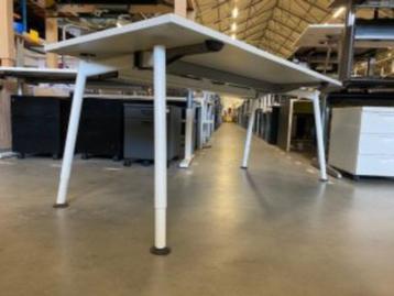 Bureau met knop 180x80xH68-88 cm, 39 stuks - afbeelding 17 Bureau met knop 180x80xH68-88 cm, 39 stuks - afbeelding 17