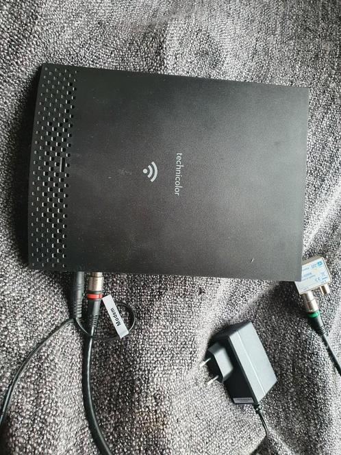 Ziggo router TC7210.Z modem met tv splitter. Van Technicolor, Telecommunicatie, Datacommunicatie en VoIP, Gebruikt, Toebehoren