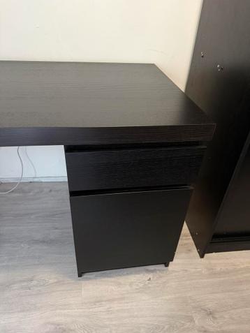 IKEA MALM bureau zwart - geen gebruikerssporen - 140 x 65 cm - afbeelding 2 IKEA MALM bureau zwart - geen gebruikerssporen - 140 x 65 cm - afbeelding 2