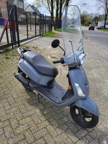 te koop sym fiddle 2 zgan top staat bj 2021