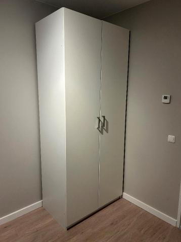 Twee nette Ikea pax kasten wit (100 x 60 x 235 cm) - afbeelding 1 Twee nette Ikea pax kasten wit (100 x 60 x 235 cm) - afbeelding 1