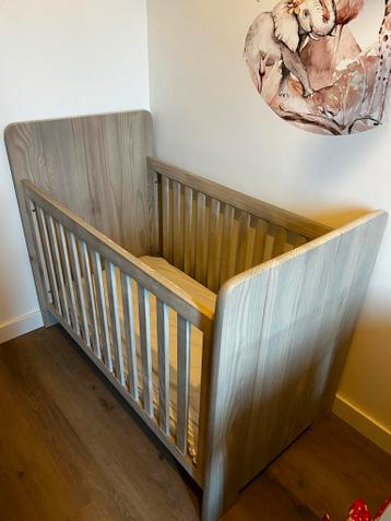 Babykamer kast met wandplank - afbeelding 3 Babykamer kast met wandplank - afbeelding 3