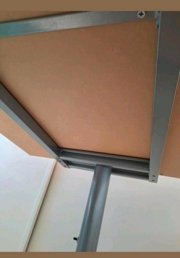Stevig verstelbaar bureau Galant (Ikea) (120x80) - afbeelding 6 Stevig verstelbaar bureau Galant (Ikea) (120x80) - afbeelding 6