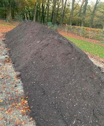 Compost voedzaam tuin mest bezorgd