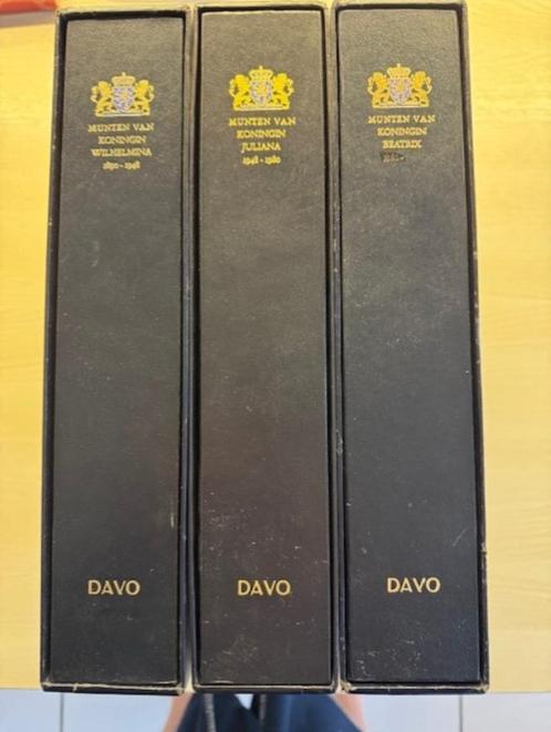 Drie DAVO muntenalbums, Postzegels en Munten, Munten en Bankbiljetten | Toebehoren, Verzamelmap, Ophalen of Verzenden