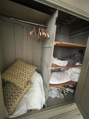 Antieke Linnenkast met Hangruimte en Planken - afbeelding 4 Antieke Linnenkast met Hangruimte en Planken - afbeelding 4