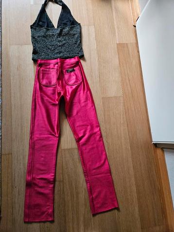 Satijnen rood / roze broek maat (xs) 34/36 incl halter top.