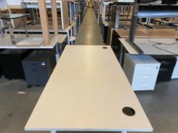 Bureau met knop 180x80xH68-88 cm, 39 stuks - afbeelding 5 Bureau met knop 180x80xH68-88 cm, 39 stuks - afbeelding 5