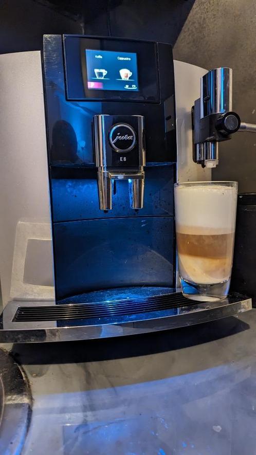 Jura E8 Koffiemachine + Melkcooler, Witgoed en Apparatuur, Koffiezetapparaten, Gebruikt, Gemalen koffie, Koffiebonen, Koffiemachine