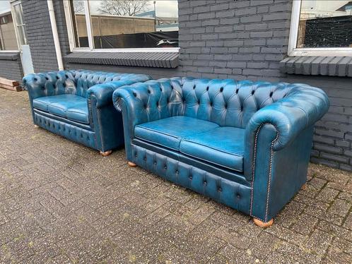 Engelse Chesterfield 3+2 jeans blauw GRATIS BEZORGD, Huis en Inrichting, Banken | Voetenbanken en Poefen, Leer, Ophalen of Verzenden